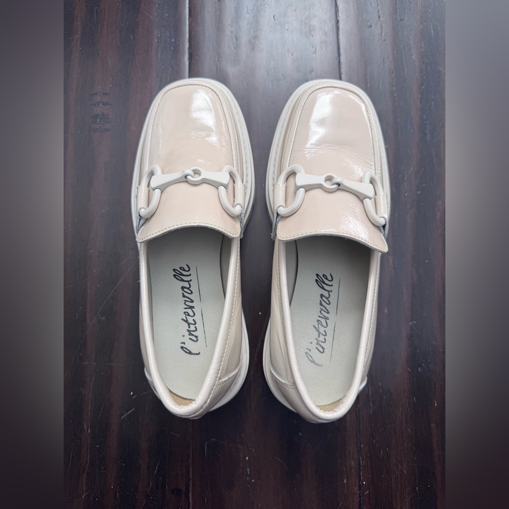 L'INTERVALLE Cream Patent Loafers with Bit Detail